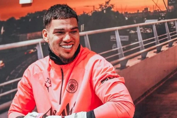 Ederson (Manchester City) por Divulgação/Manchester City