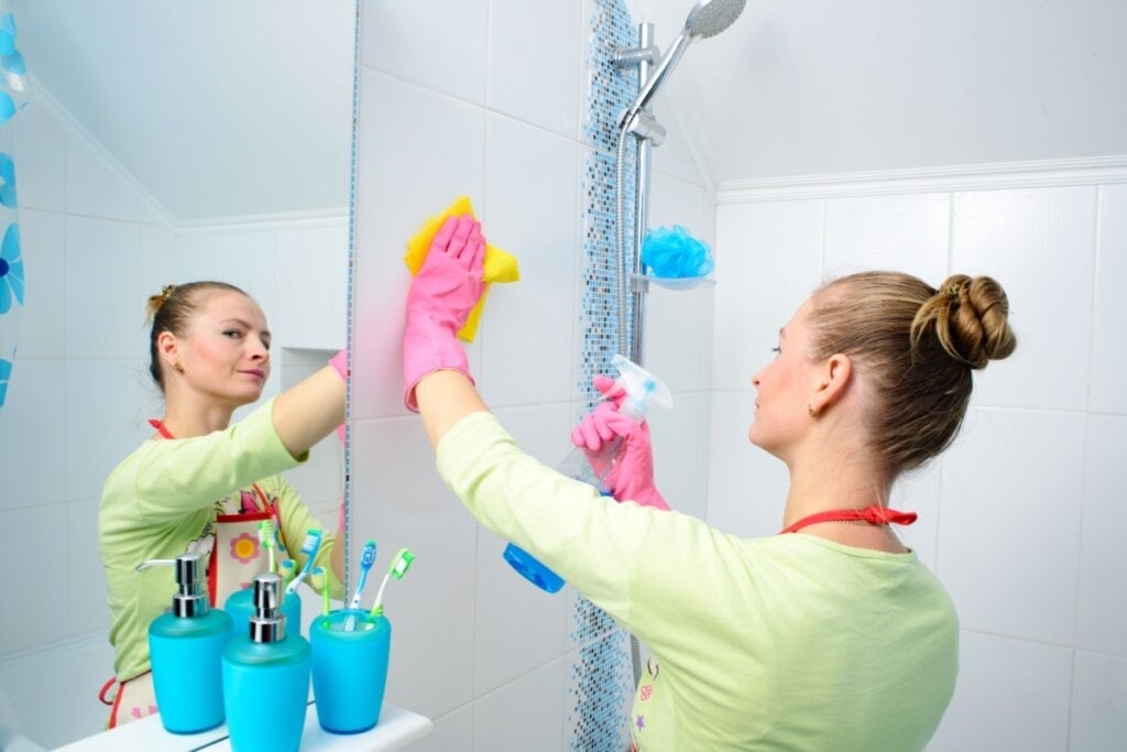 A tinta epóxi é resistente à umidade e sua limpeza pode ser feita com produtos comuns (Imagem: Serhii Krot | Shutterstock)