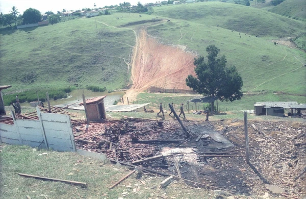 Explosão em fábrica matou 64 pessoas em Santo Antônio de Jesus, em 1998
