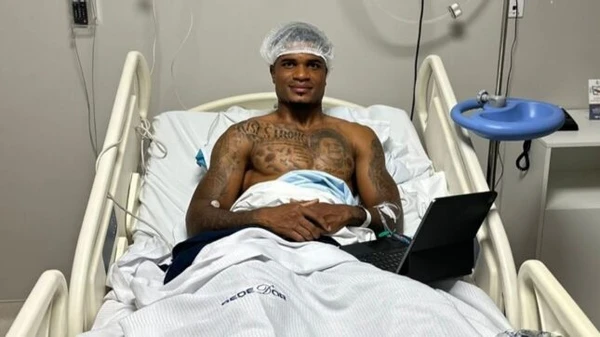 Jamerson após passar por cirurgia no tornozelo 