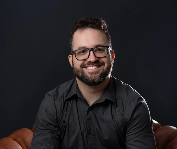 Vinicius Walsh explica que os ‘empregos líquidos’ são estratégias de entrada valiosas para a transição profissional no mercado de trabalho.     