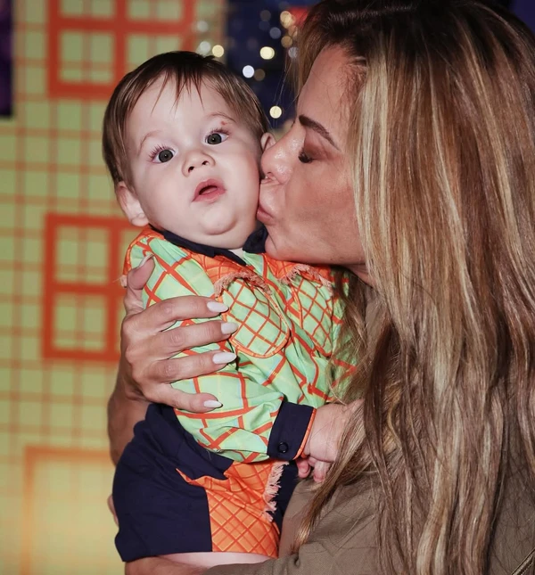Virginia e Zé Felipe se juntaram para celebrar mêsversário de Zé Leonardo por Reprodução/Instagram