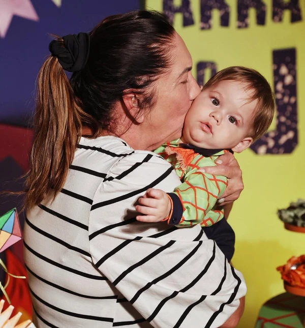 Virginia e Zé Felipe se juntaram para celebrar mêsversário de Zé Leonardo por Reprodução/Instagram
