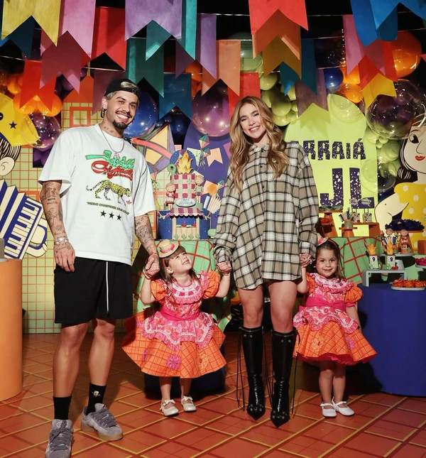 Virginia e Zé Felipe se juntaram para celebrar mêsversário de Zé Leonardo por Reprodução/Instagram