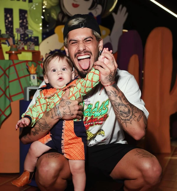 Virginia e Zé Felipe se juntaram para celebrar mêsversário de Zé Leonardo por Reprodução/Instagram