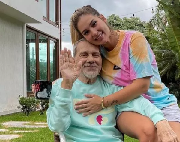 Virgínia e o pai por Reprodução