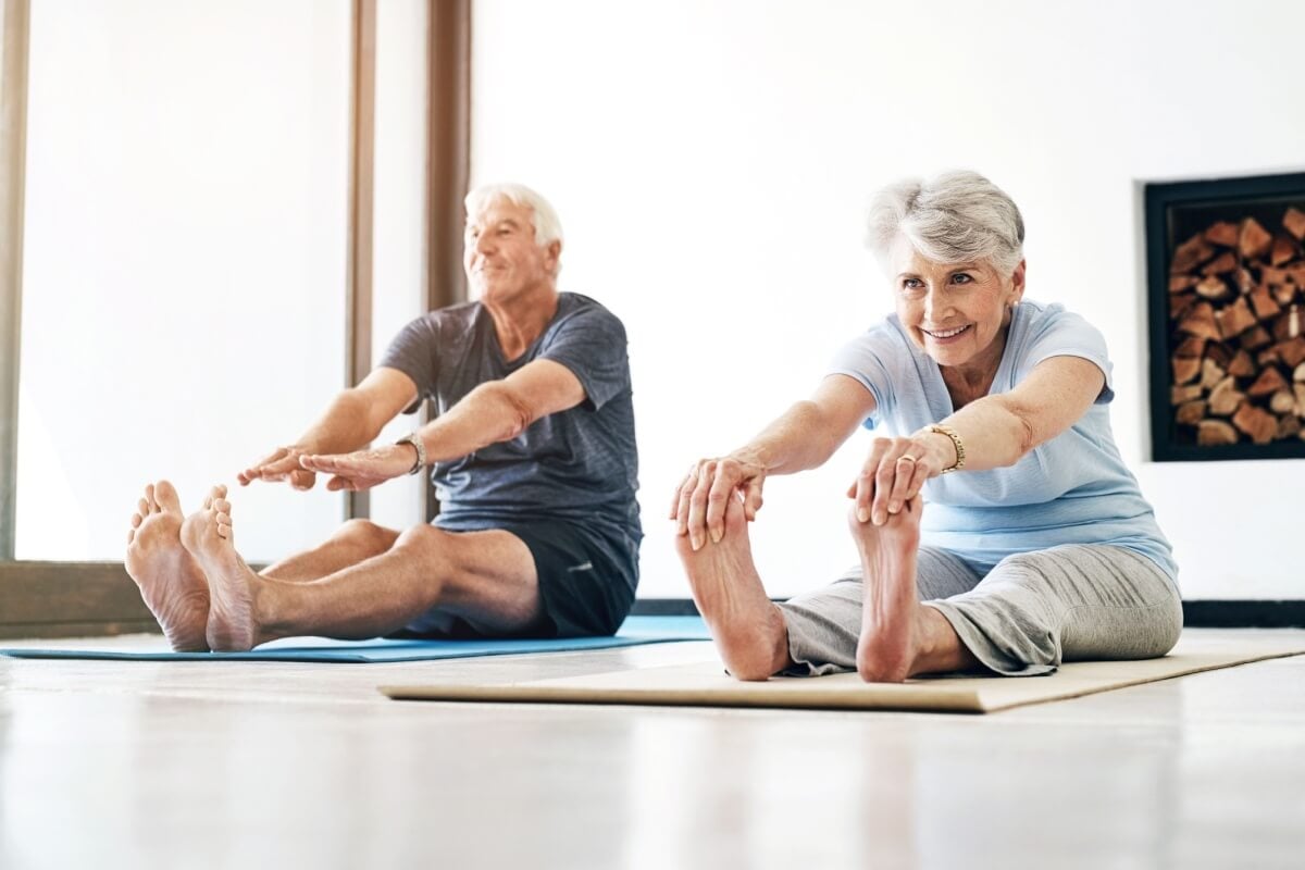 O pilates é ideal para quem deseja envelhecer com autonomia (Imagem: PeopleImages.com - Yuri A | Shutterstock) 