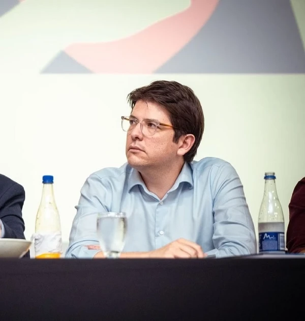 O senador e pré‑candidato à presidência da Colômbia, Miguel Uribe, morreu aos 39 anos, em 11 de agosto, em Bogotá, depois de ser baleado durante a campanha por Reprodução X