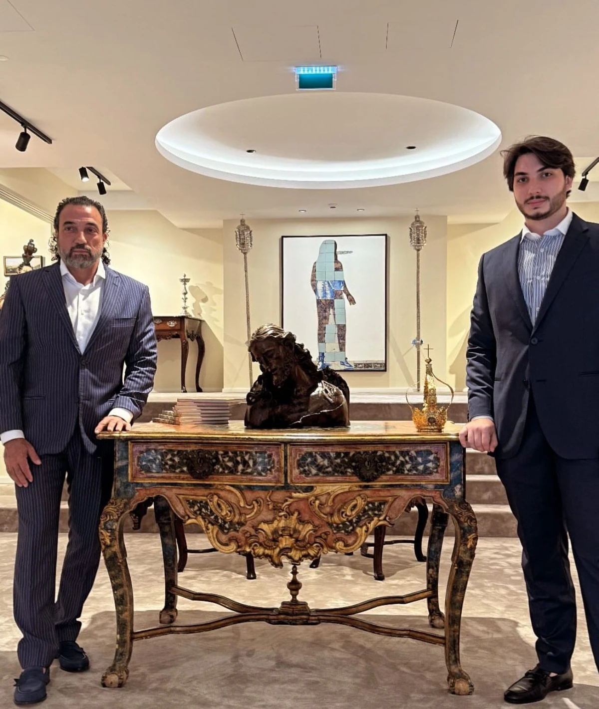  Itamar Musse com o filho, também Itamar, celebram abertura de antiquário em Lisboa