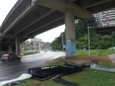 Imagem - Jovem de 22 anos morre após bater carro em poste na Av. ACM, em Salvador