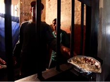 Imagem - Menu do crime: esquema usa marmitas para enviar drogas e celulares para traficantes em presídio