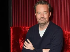 Imagem - Médico se declara culpado por fornecer droga a Matthew Perry e pode pegar 10 anos de prisão
