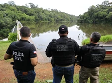 Imagem - Operação com drone aquático busca corpos de jovens executados em ferro-velho