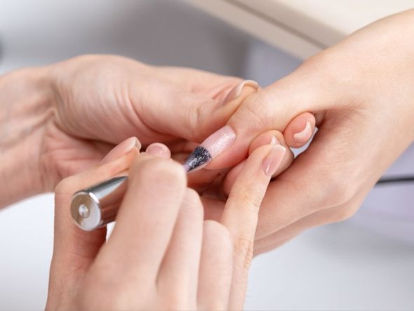 Imagem - Veja como evitar contaminações ao usar esmalte no salão de beleza