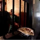 Imagem - Menu do crime: esquema usa marmitas para enviar drogas e celulares para traficantes em presídio
