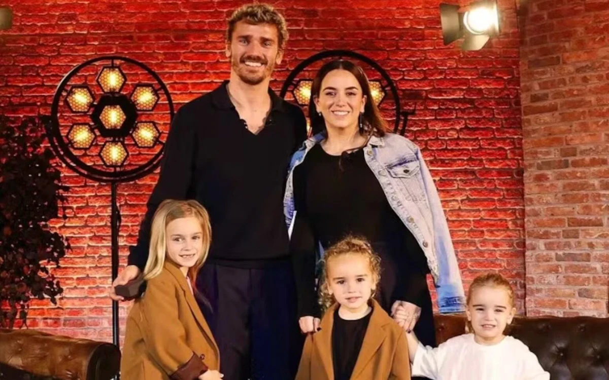 Antoine Griezmann com a família por Reprodução