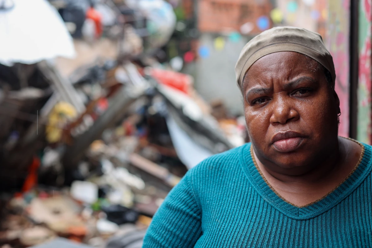 Carla Piedade, 49, teve a lanchonete destruída após desmoranamento