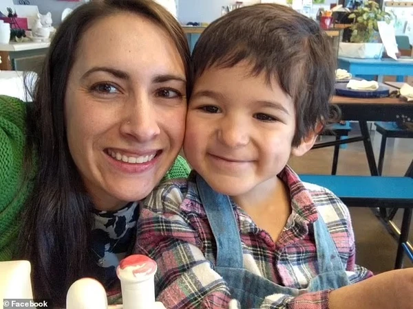 Elizabeth, mãe adotiva de Isaiah por Reprodução/Facebook
