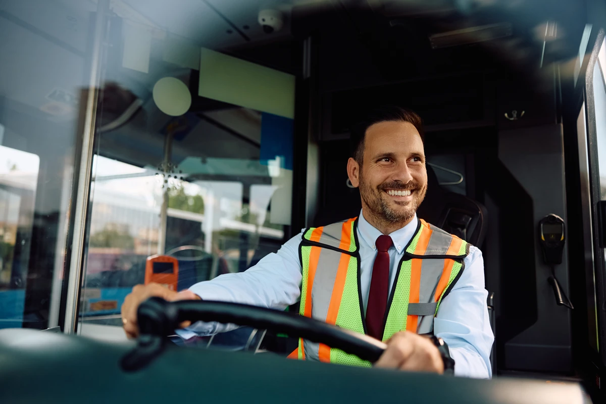 Motorista de ônibus por Shutterstock