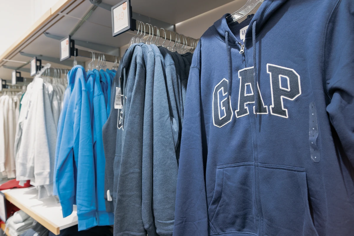 Roupas à venda por Shutterstock