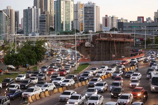 Trânsito na região da Av. ACM, em Slavador
