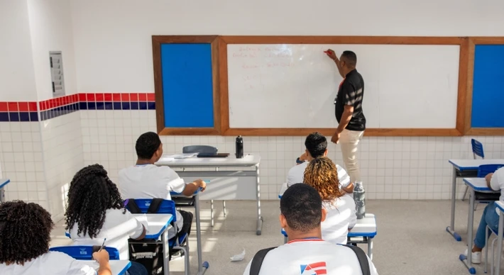 Imagem - Edital para contratação de professores para rede pública tem vagas com remuneração de R$ 3,2 mil