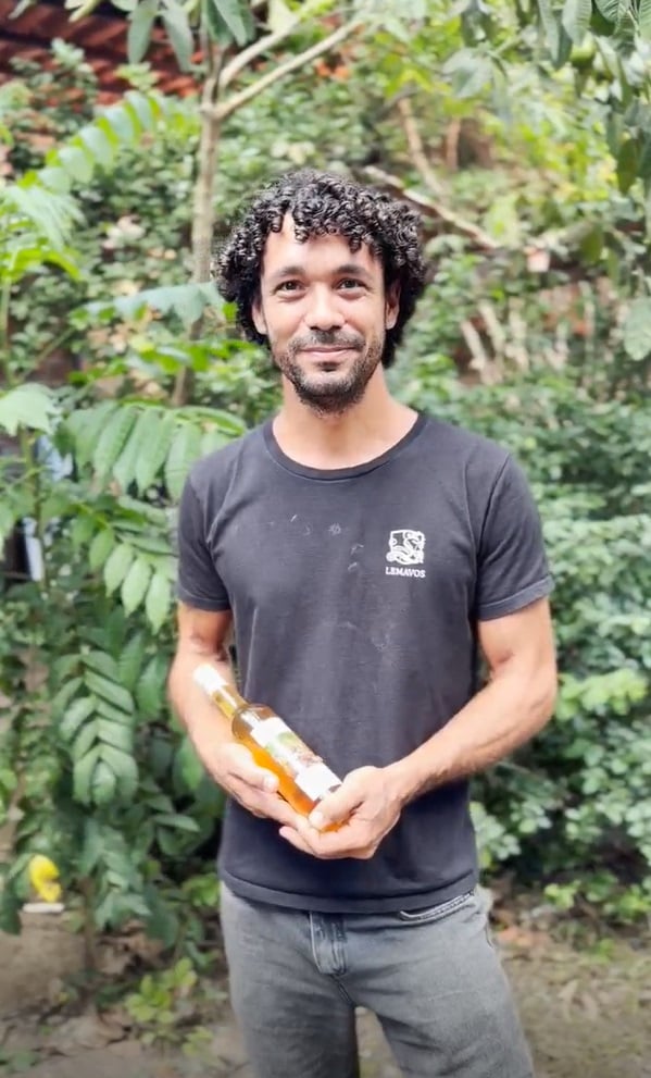 Diego Lemos investiu na produção familiar de licor 