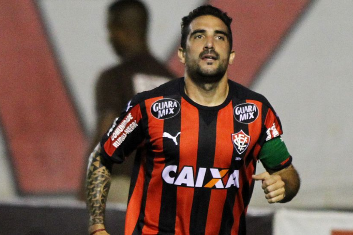 Escudero marcou 3 gols  por Mauro Akin Nassor/Arquivo CORREIO