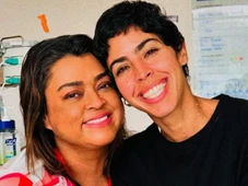 Imagem - Bela Gil se emociona ao falar de sofrimento de Preta Gil por causa do câncer: 'É muito cruel'