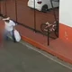 Imagem - Padrasto flagrado agredindo criança de 2 anos alega que 'teve um momento de surto'