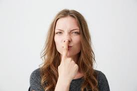 Cutucar o nariz pode ser perigoso por Shutterstock