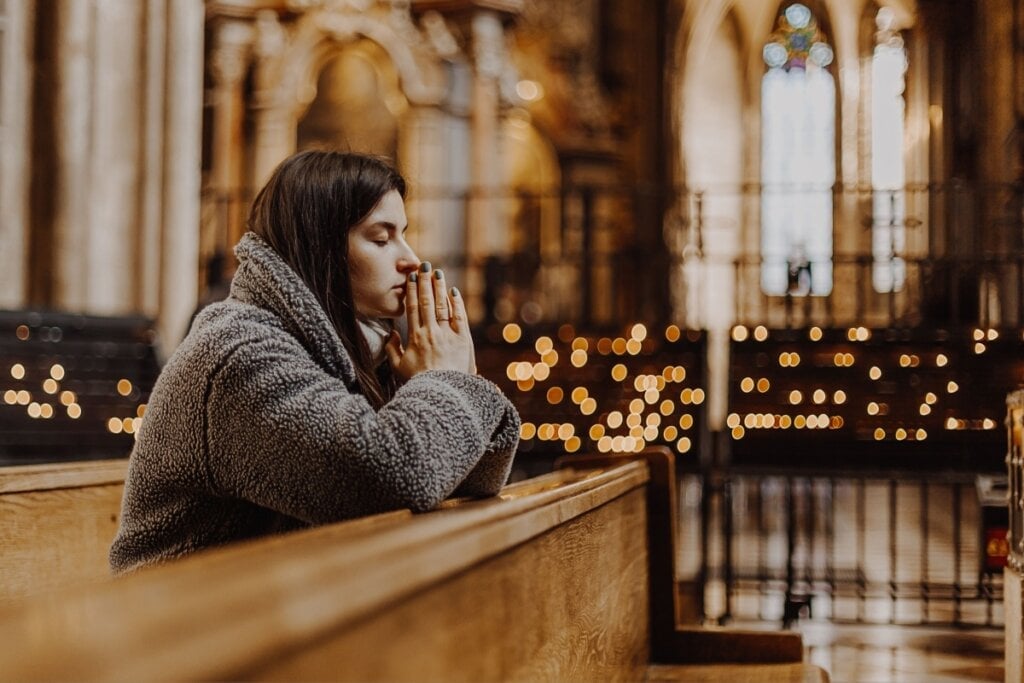 Oração de Senhora do Santíssimo Sacramento ajuda na devoção à Santíssima Eucaristia (Imagem: Anna Nass | Shutterstock)