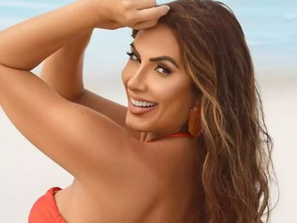 Nicole Bahls por Reprodução