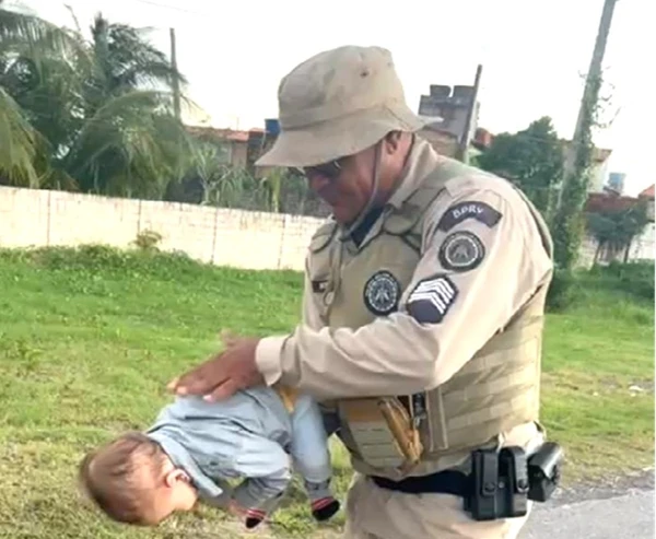Policiais salv