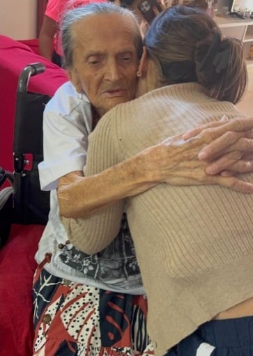 Simone Mendes reencontrou avó de 92 anos por Reprodução