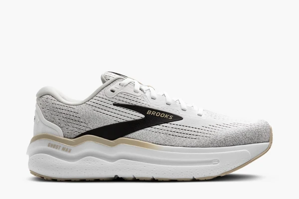Brooks Ghost por Reprodução