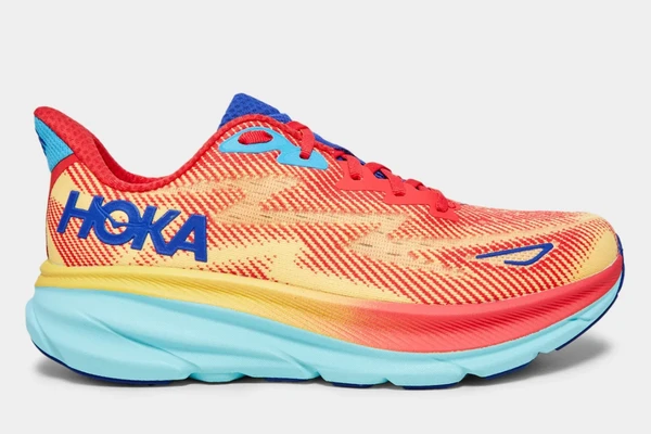 Hoka Clifton por Reprodução