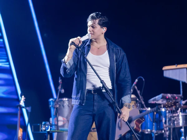 Léo Foguete tem 21 anos e é um fenômeno musical