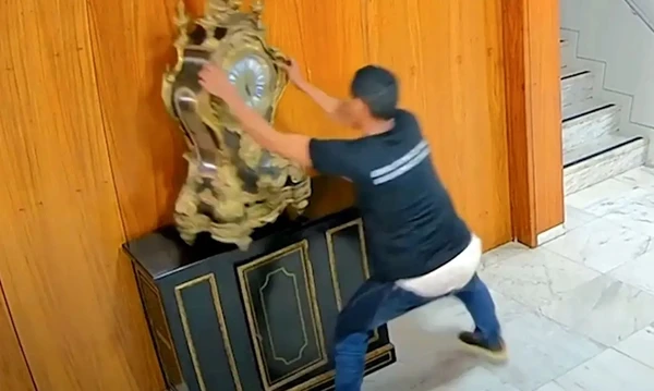 Moraes manda prender homem que quebrou relógio histórico do Planalto