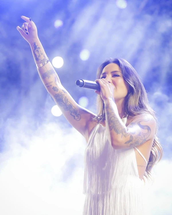 Tayná Agazzi por Reprodução