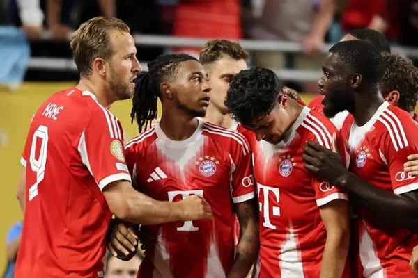 Jogadores do Bayern comemorando um dos gols marcados contra o Boca
