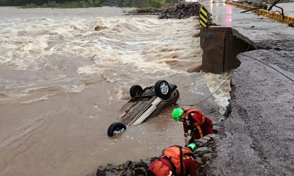 Temporal no estado gaúcho arrasta carros