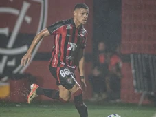 Imagem - Com três zagueiros e estreia na lateral, Vitória está escalado para encarar o Confiança