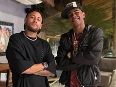 Imagem - Futevôlei com Neymar, surf com Medina, passeio na Rocinha: as férias de Lamine Yamal no Brasil