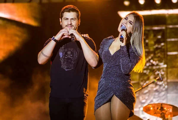 Banda Magníficos durante show por Reprodução