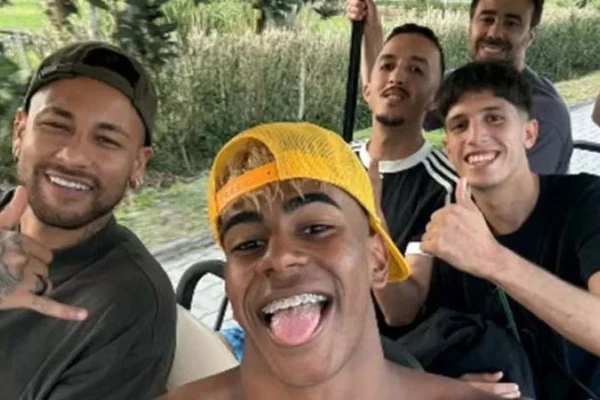 Yamal com Neymar e amigos por Reprodução