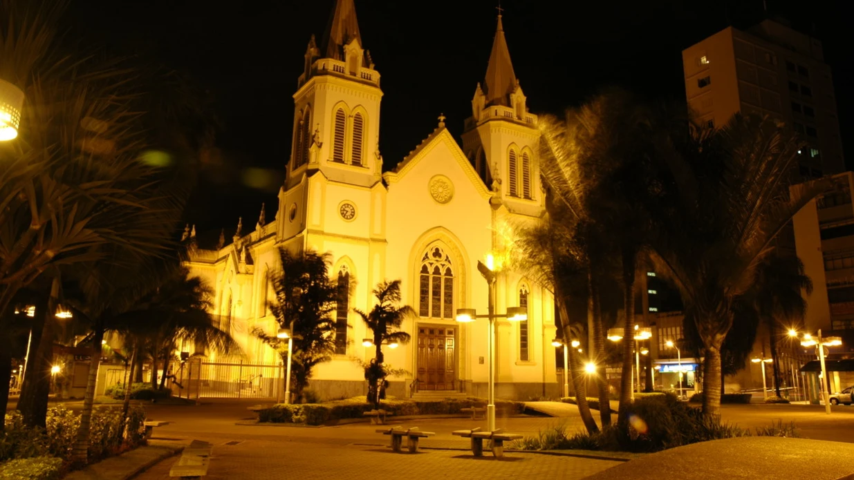 Imagem - Médica é presa por jogar spray de pimenta em igreja após criança de 2 anos fazer barulho