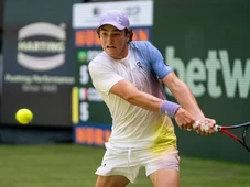 Imagem - João Fonseca vira na estreia em Eastbourne e fatura 1ª vitória na grama