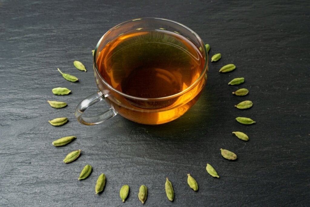 Chá de cardamomo (Imagem: Ermak Oksana | Shutterstock) 