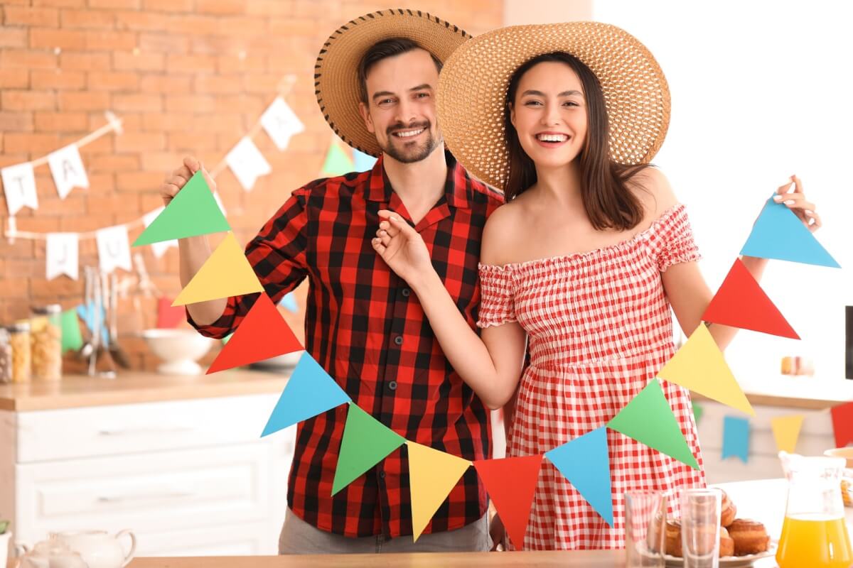 Com planejamento e criatividade é possível curtir a festa junina sem gastos (Imagem: Pixel-Shot | Shutterstock)